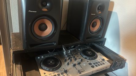 Complete DJ Setup w/ 2Tb hard drive