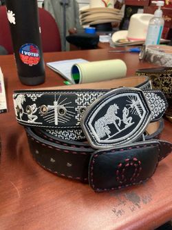 Cinturones de cuero charros