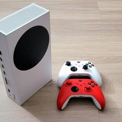 Xbox Series S W/ 2 Controllers