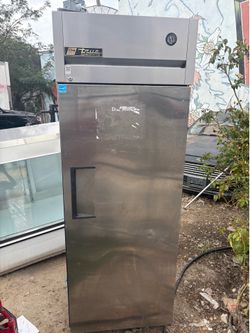 True Commercial Reach-In Refrigerator – TG1R-1S – $950 OBO