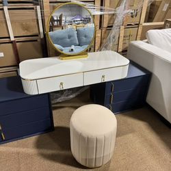 Luxury Vanities Set$250