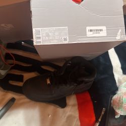 Sellin My Air Force 1’s 