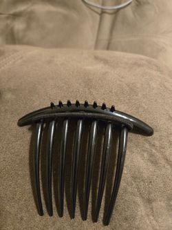 Black hair comb
