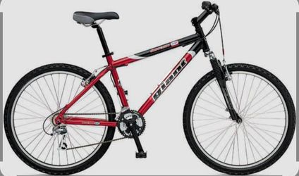 Giant Mountain Bike – Red and Black – Perfect for Trails and City Rides