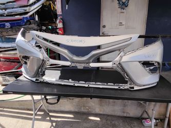 Toyota camry 2018-2020 front bumper oem