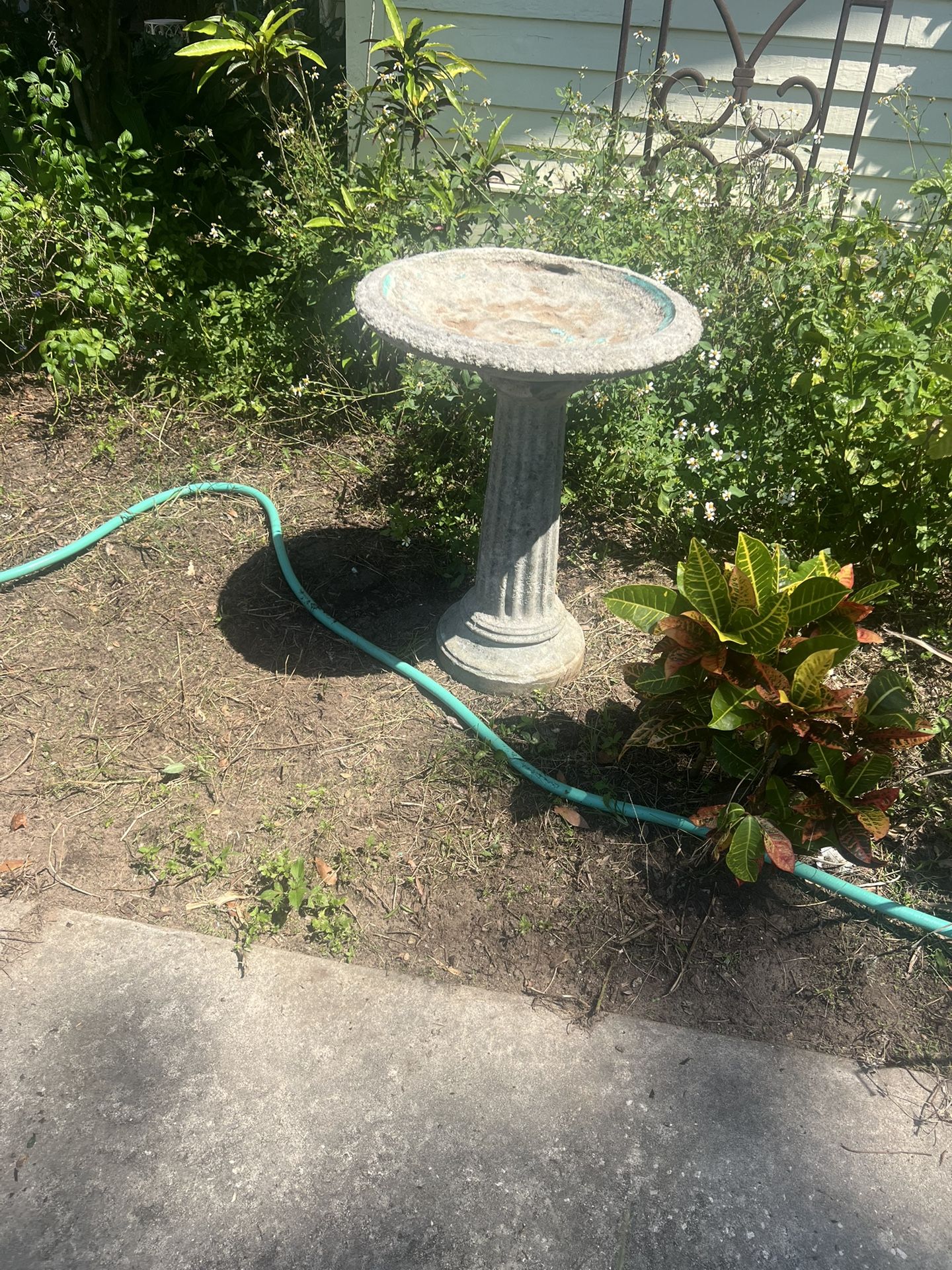 (Trade / Read Description) Vintage Concrete Bird Bath – Classic Pedestal Garden Decor