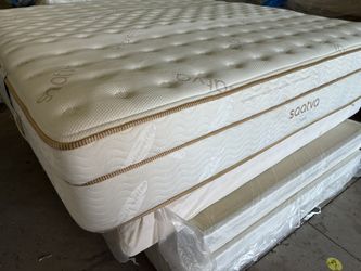 Saatva King Luxury Firm 15” Imperfection Sale