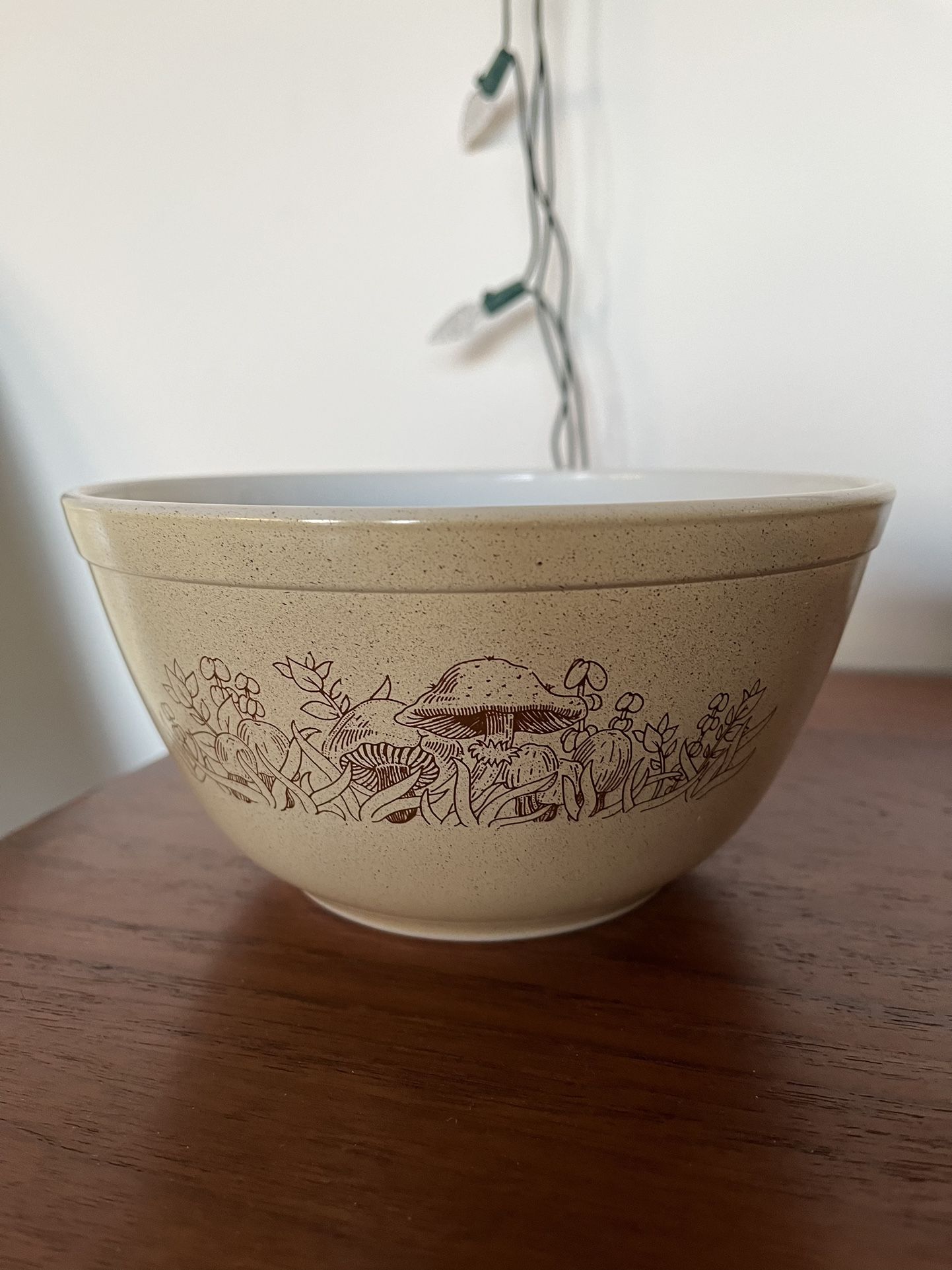 Pyrex Forest Fancies 1.5 Qt mixing Bowl