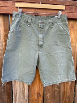 Wrangler shorts size 32 grey colored