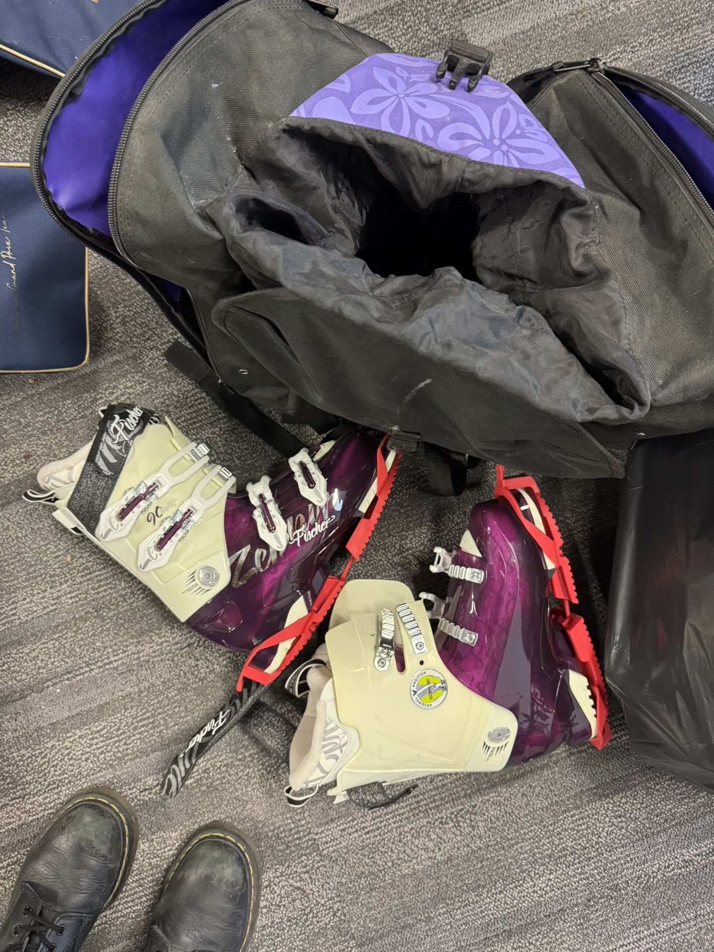 Women’s Ski Boots With Travel Bag