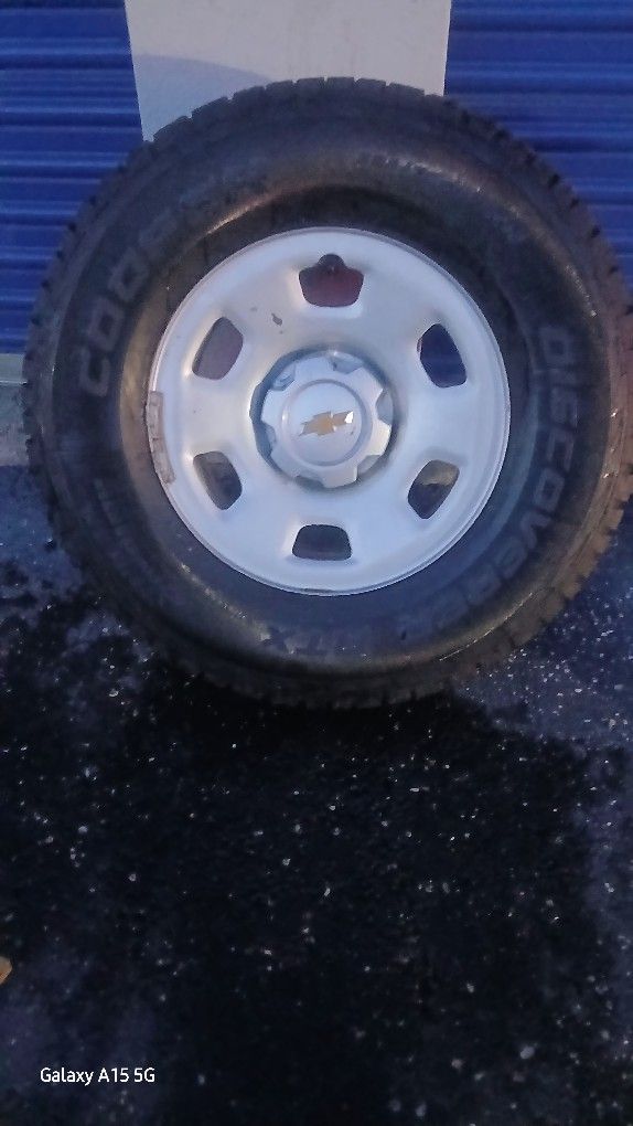 4 Cooper Tires And Chevy Wheels Gently Used Size 265/70/16