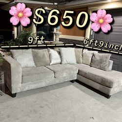 🌸🥂✨$650 Beautiful 2 piece L Shape Sectional Sofa ✨🥂🌸  Very Good conditions, clean & very comfortable  Comes with all matching pillows also,  Buena