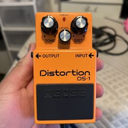 Boss DS-1 Distortion Guitar Effect Pedal