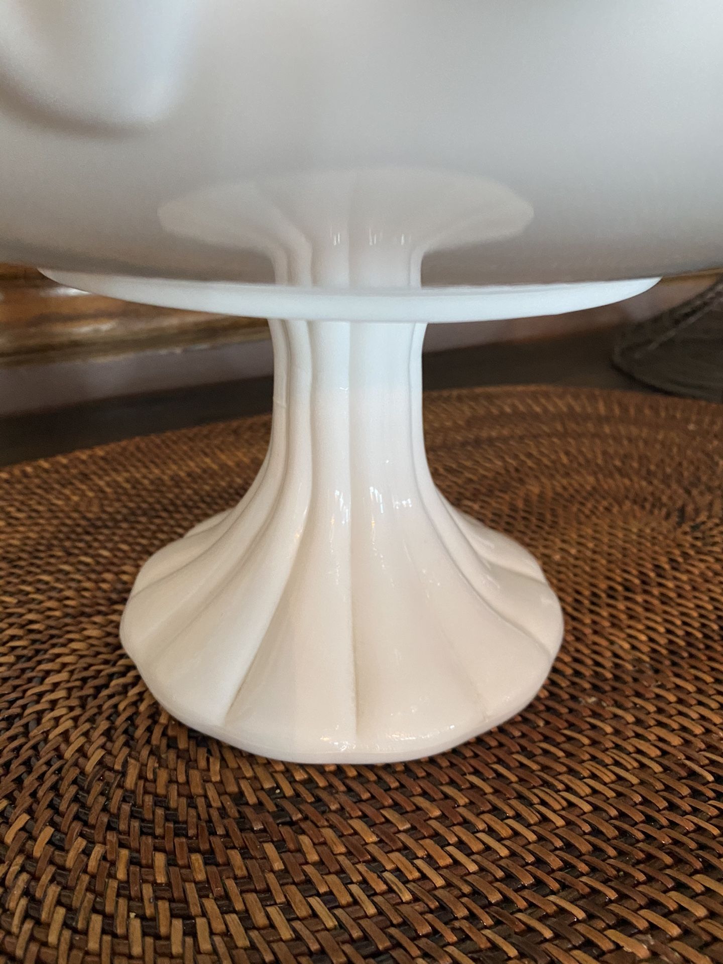 Cake plate pedestal dish