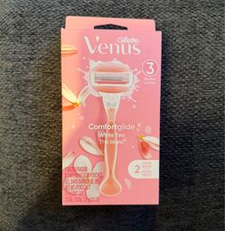 Venus shaver with 2 replacement heads, new