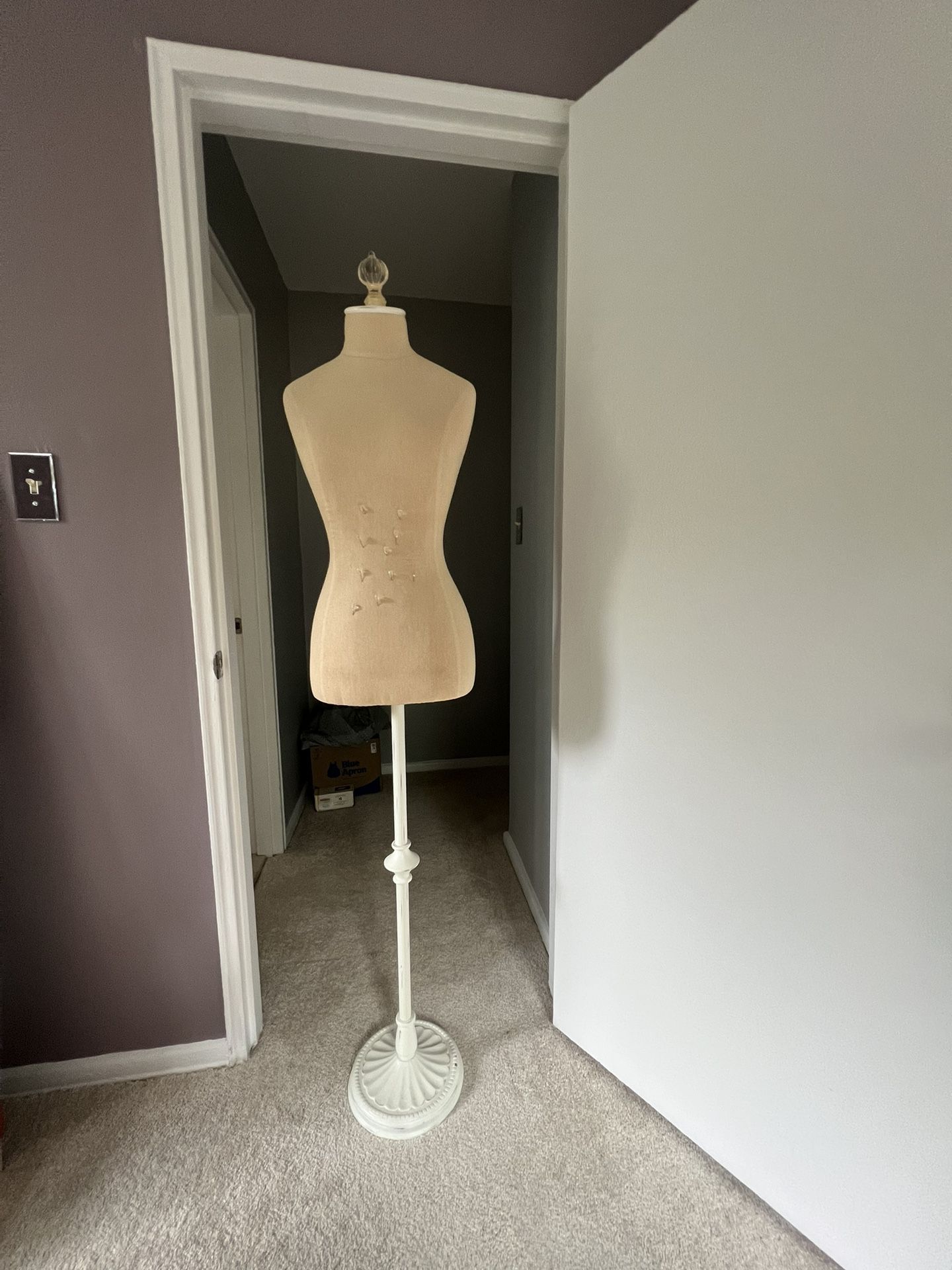 Female Mannequin, Mannequin Body Adjustable Dress Mannequin with Stand Wood  Base for Sale in Pompano Beach, FL - OfferUp