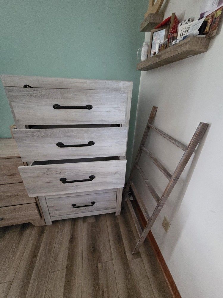 Dresser 32wX15dX54h