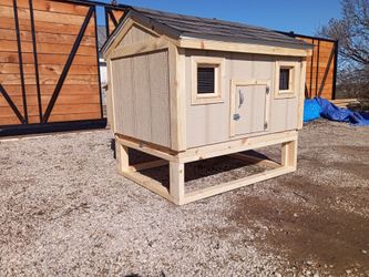 New 4x4x4 Chicken Coop with Slide Out Floor for Easy Cleaning