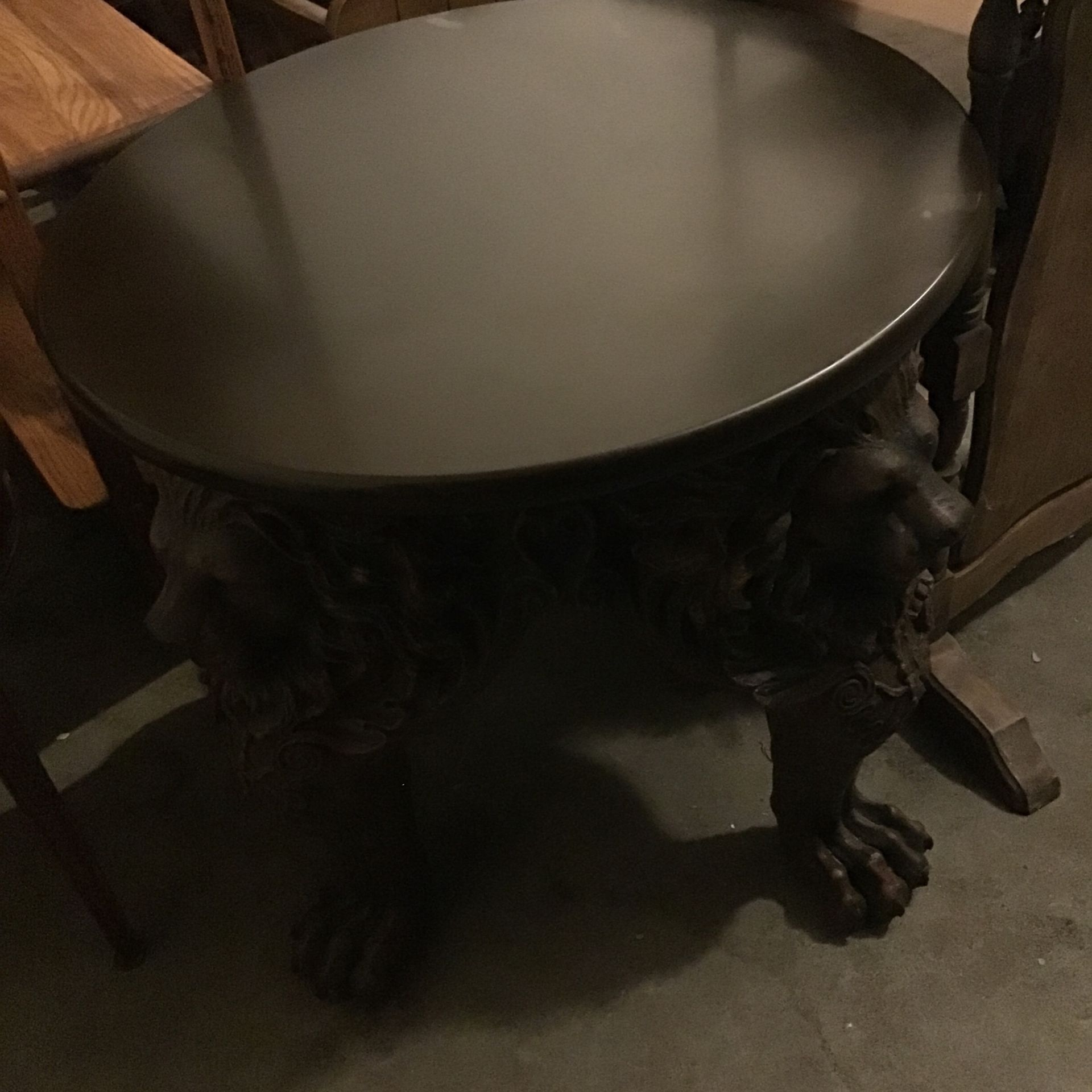 Lion Table