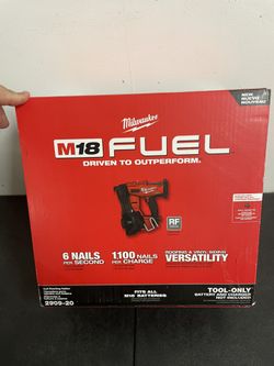 Milwaukee M18 FUEL 18-Volt Lithium-Ion Brushless Cordless Coil Roofing Nailer (Tool Only) 2909-20