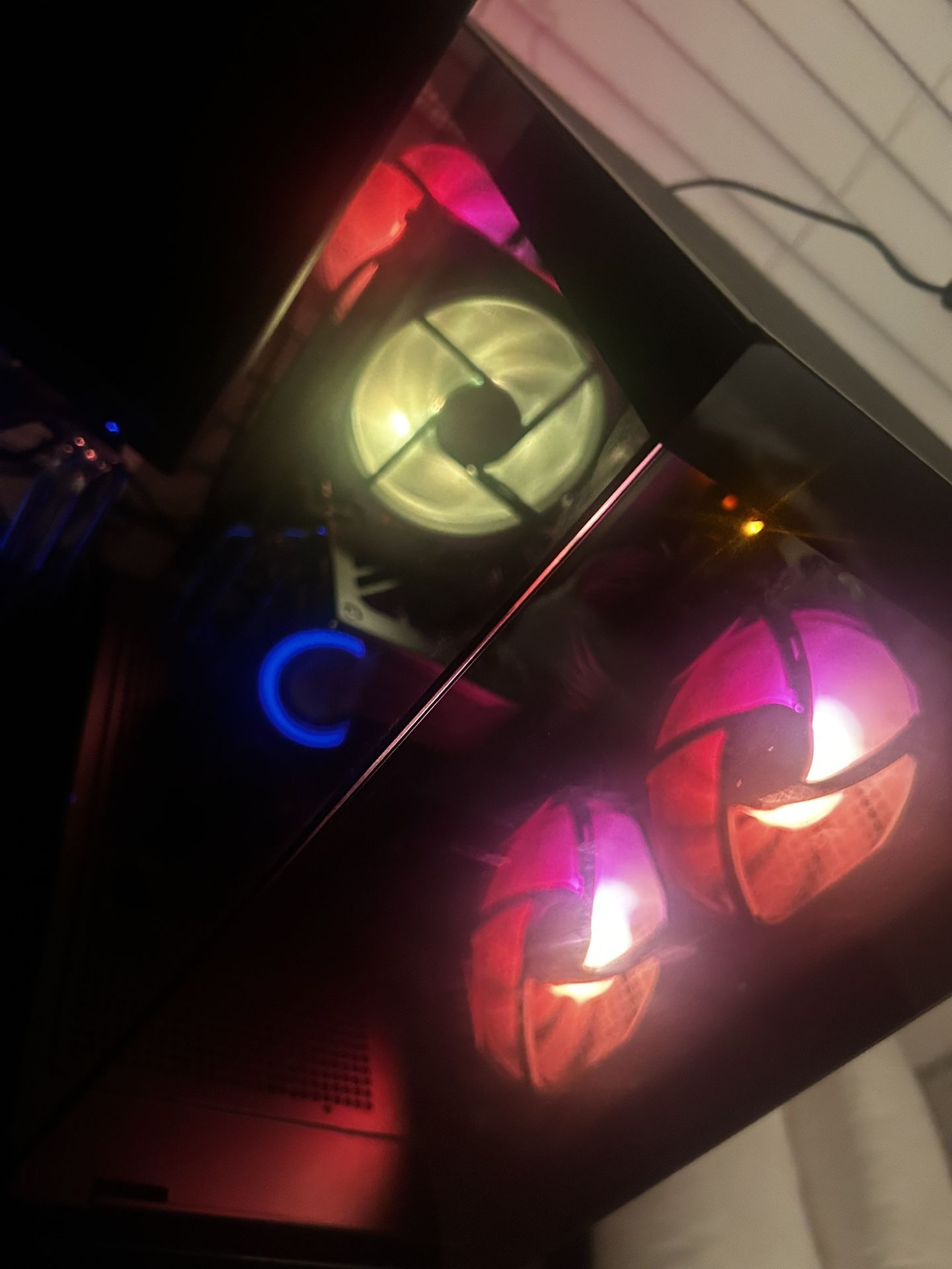 High-End Gaming PC – Ryzen 7 7700X – RX 7600 XT – 32GB DDR5 – Liquid Cooling Included