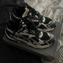 Balenciaga Runners “black And White”