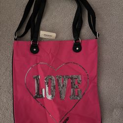 New With Tags Hot Pink Aero Bag 