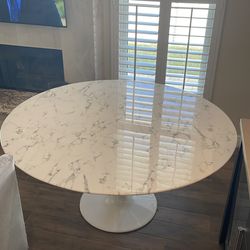 Midway Lippa “60 Round Dining Table