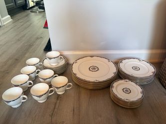 Wedgwood Osborne R4699 Bone China Dinnerware Set – Made in England
