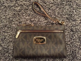 Michael Kors Wristlet