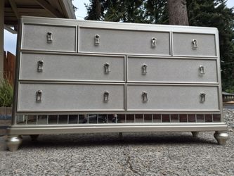 ⭐Modern Silver SOPHIA VERGARA PARIS Dresser-Excellent Condition!