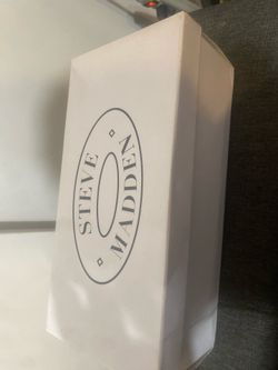 Brand New! Steve Madden Gold Flat Sandals - Size 8.5