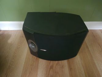 Set of Bose 301 V Speakers