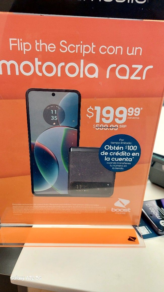 Get The New Motorola Razor 