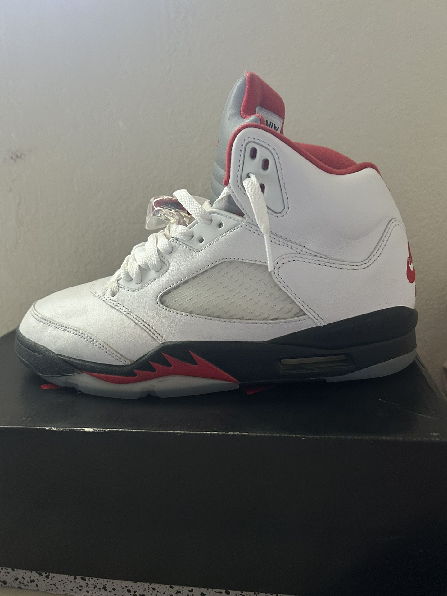 Jordan 5s True white-Fire red black