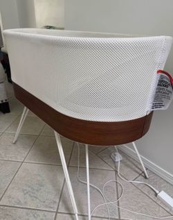 Snoo bassinet
