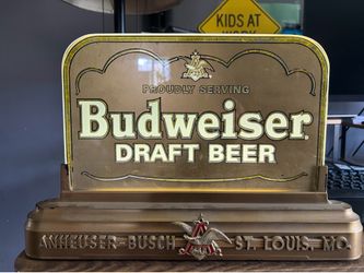 Budweiser collectors sign- lights up