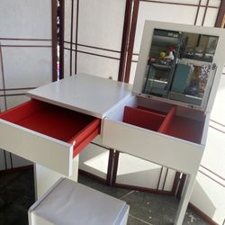 Small Makeup Vanity 
