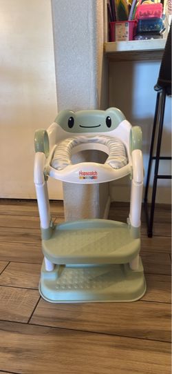 Hopscotch foldable potty training chair