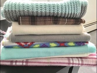 8 Adult Scarves Various Patters & Colors PRICE IS FOR ALL Preowned