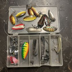 Thomas Buoyant Trout Bass Freshwater Fishing Lures W/ Plano Box