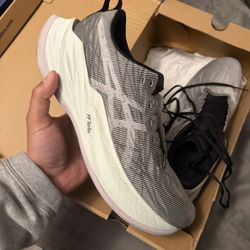 ASICS Superblast Size 11