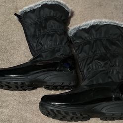 Totes Carmela Women Size 7 Quilted Snow Boots Black Faux Fur Vegan