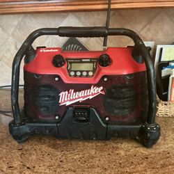 Milwaukee Job Site Radio Battery Or 110 Volt