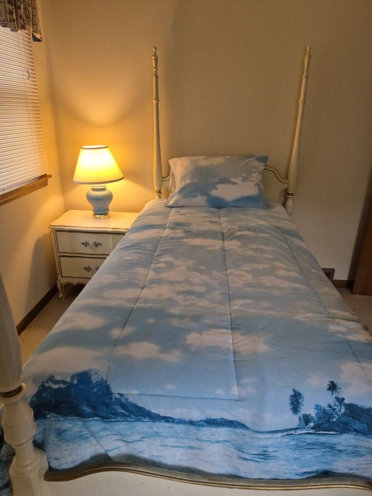 Girl's White Twin Bedroom Set