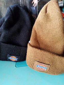 2 Dickies Caps