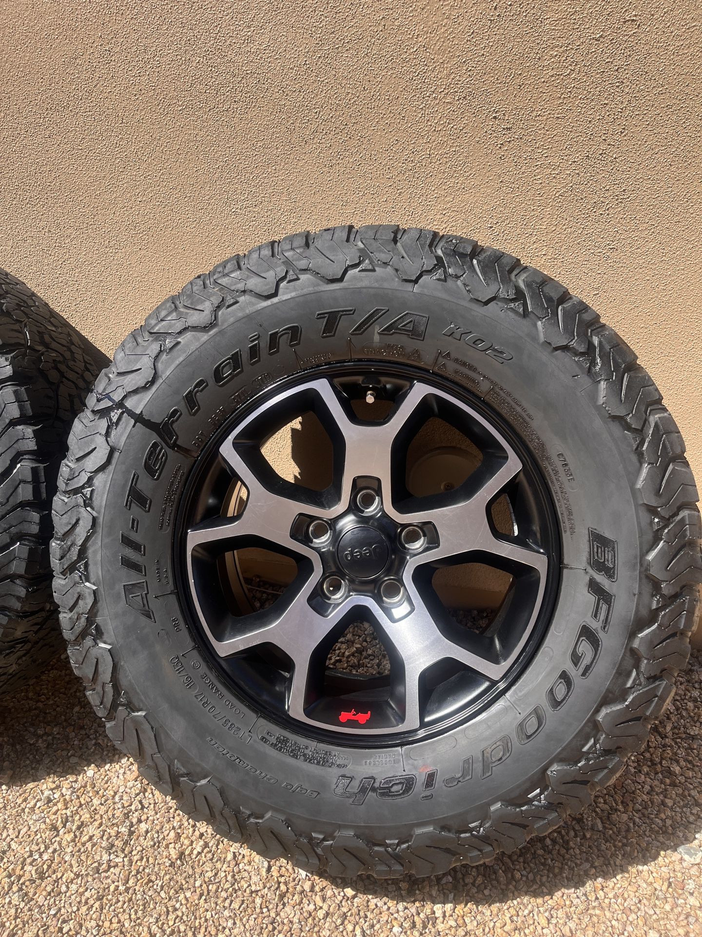 Jeep JLU Rubicon 2020 Rims and Tires.   