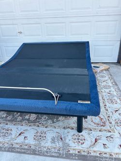 Serta Motion iSeries Adjustable Base Queen size- READ Description