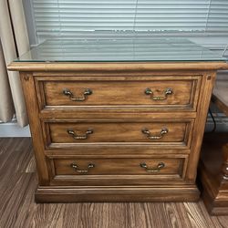 Storage Cabinet With Drawrs And Glass On Top