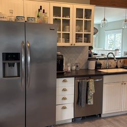 FREE CABINETS AND COUNTERTOP